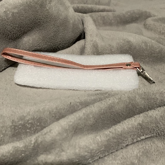 ❤️‍🔥iPhone XMax Case (10)❤️‍🔥 4/$10 - Picture 9 of 9